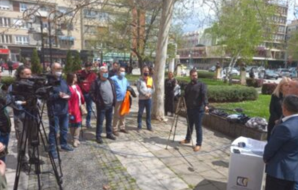 I PRAVO I PRAVDA: ZAŠTO PROTESTUJU PROSVETNI RADNICI I OD MINISTRA RUŽIĆA TRAŽE SMENU TRI SAMOVOLJNA DIREKTORA ŠKOLA